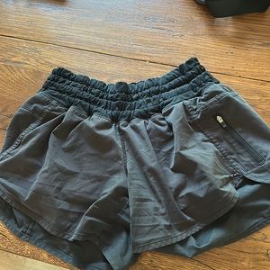 Lululemon tracker shorts 4”